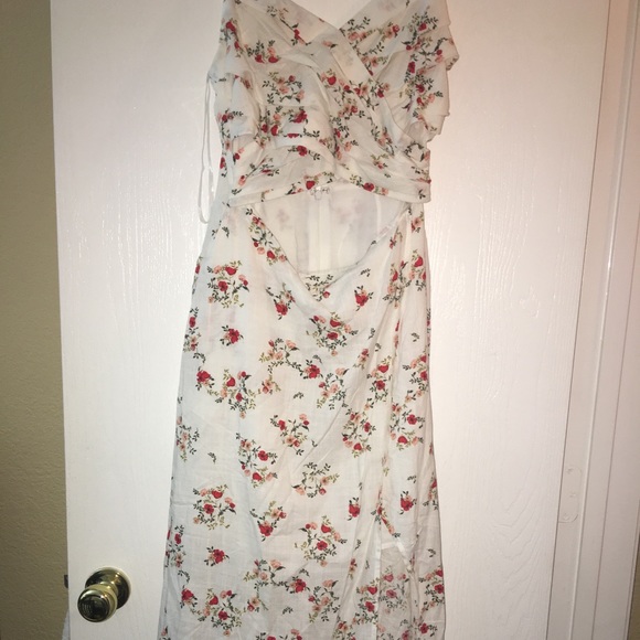 Miss Lola - Picture 1 of 3